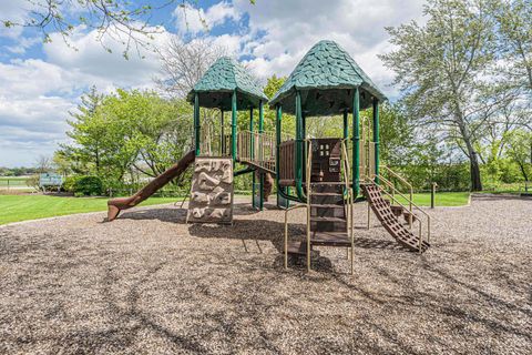 Tiny photo for 263 S Clubhouse Drive #110, Palatine, IL 60074 (MLS # 12537646)