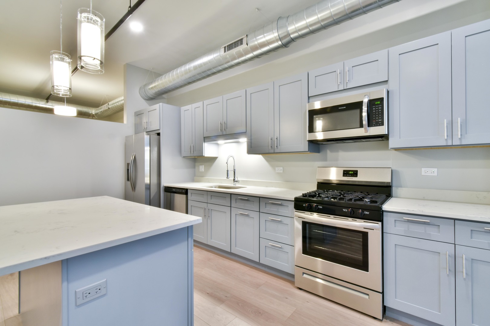 25 W Hubbard Street 201