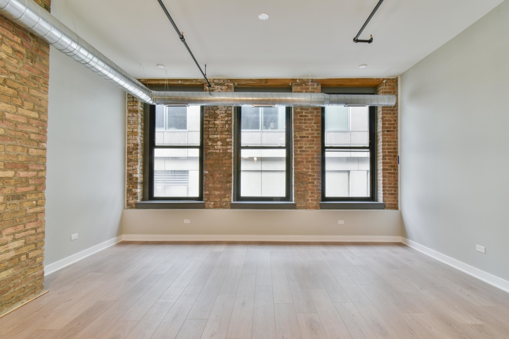 25 W Hubbard Street 201