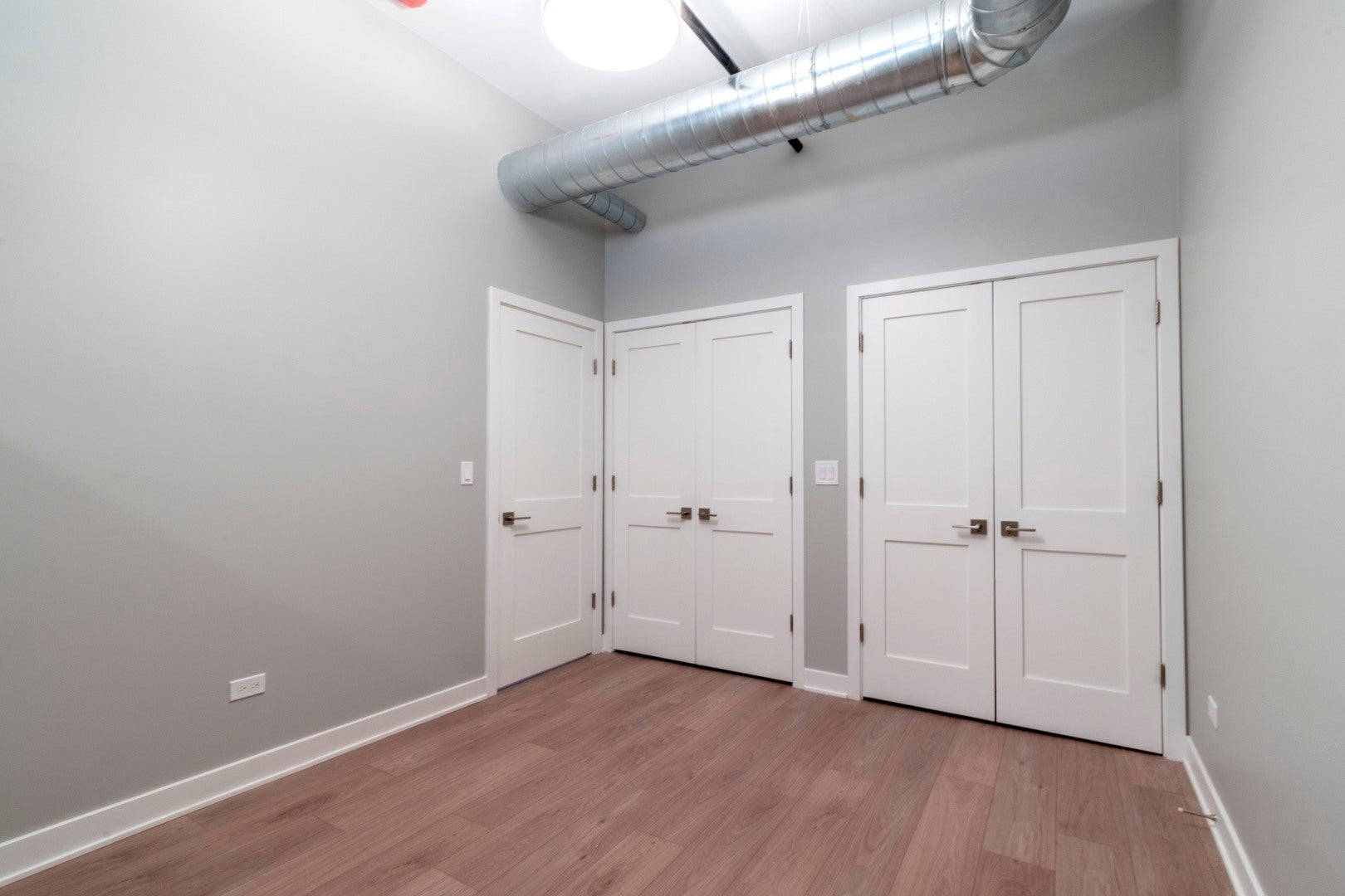 25 W Hubbard Street 201