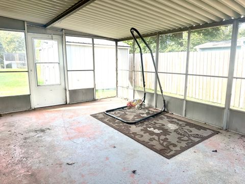 Tiny photo for 2209 Berry Avenue, Ottawa, IL 61350 (MLS # 12470530)