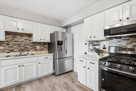 Tiny photo for 1320A Lore Lane #122, Lombard, IL 60148 (MLS # 12602419)