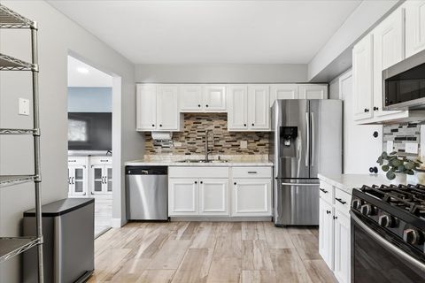 Tiny photo for 1320A Lore Lane #122, Lombard, IL 60148 (MLS # 12602419)
