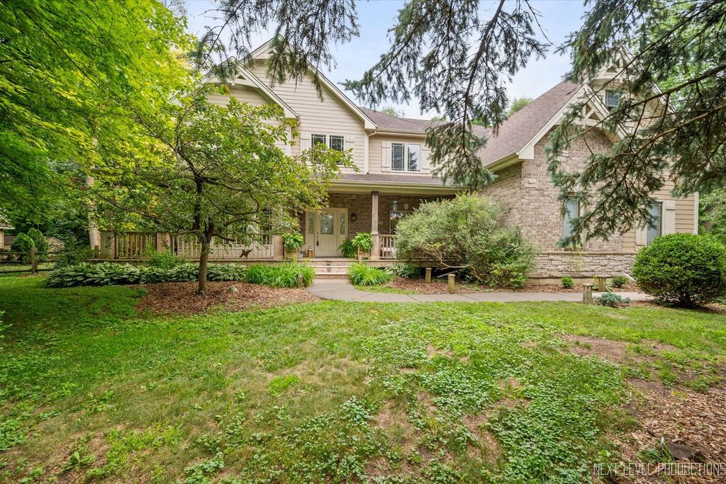 Photo for 7N107 Hastings Drive, St. Charles, IL 60175 (MLS # 12391706)