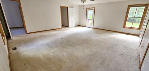Tiny photo for 120 N Lark Lane, Carbondale, IL 62901 (MLS # 12663200)