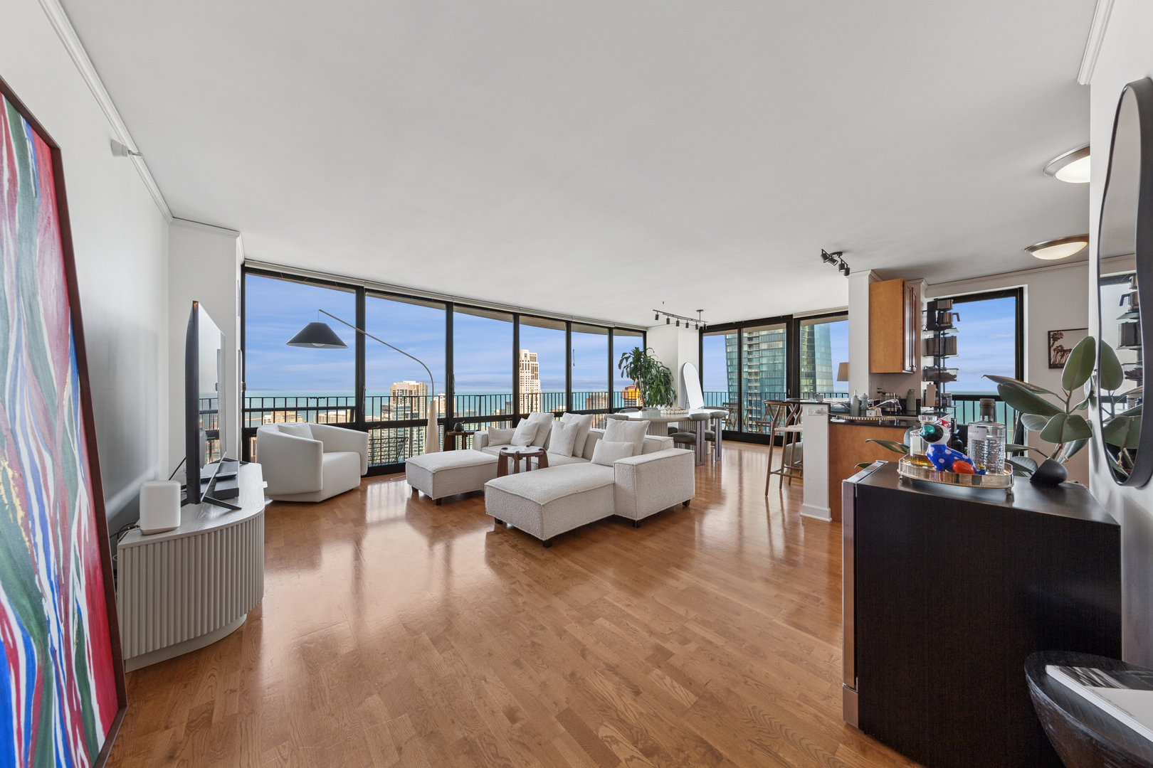 225 N Columbus Drive 5905