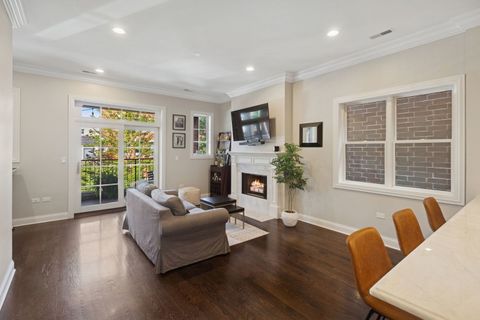 Tiny photo for 843 W Lill Avenue #2, Chicago, IL 60614 (MLS # 12474347)