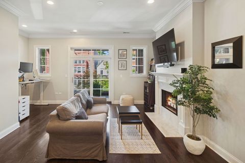 Tiny photo for 843 W Lill Avenue #2, Chicago, IL 60614 (MLS # 12474347)