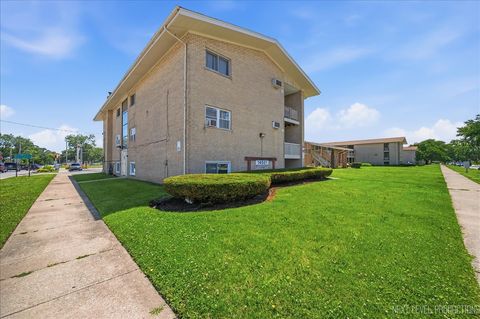 Tiny photo for 14501 Keystone Avenue #9, Midlothian, IL 60445 (MLS # 12683420)