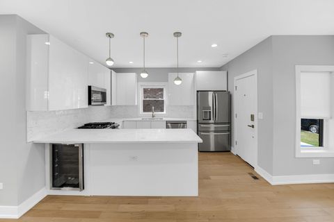 Tiny photo for 4721 W Warwick Avenue, Chicago, IL 60641 (MLS # 12483872)