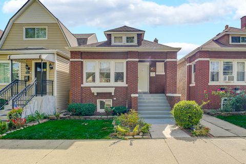 Tiny photo for 4721 W Warwick Avenue, Chicago, IL 60641 (MLS # 12483872)