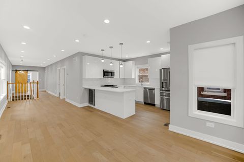 Tiny photo for 4721 W Warwick Avenue, Chicago, IL 60641 (MLS # 12483872)