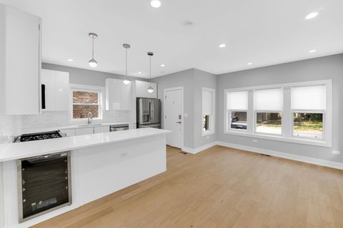 Tiny photo for 4721 W Warwick Avenue, Chicago, IL 60641 (MLS # 12483872)