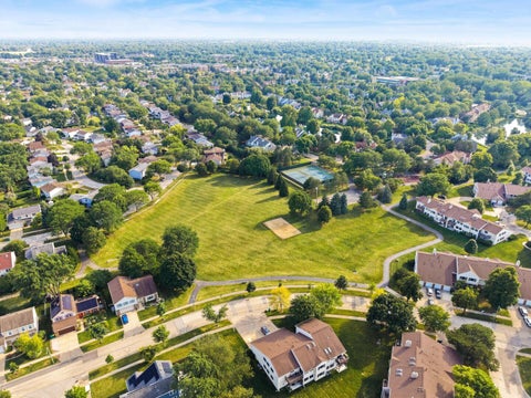 Tiny photo for 720 Dunhill Drive, Buffalo Grove, IL 60089 (MLS # 12721174)
