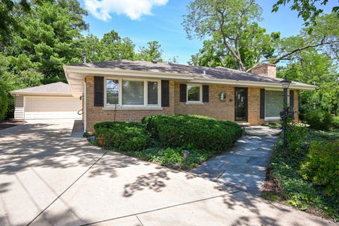Tiny photo for 750 Marston Avenue, Glen Ellyn, IL 60137 (MLS # 12680792)