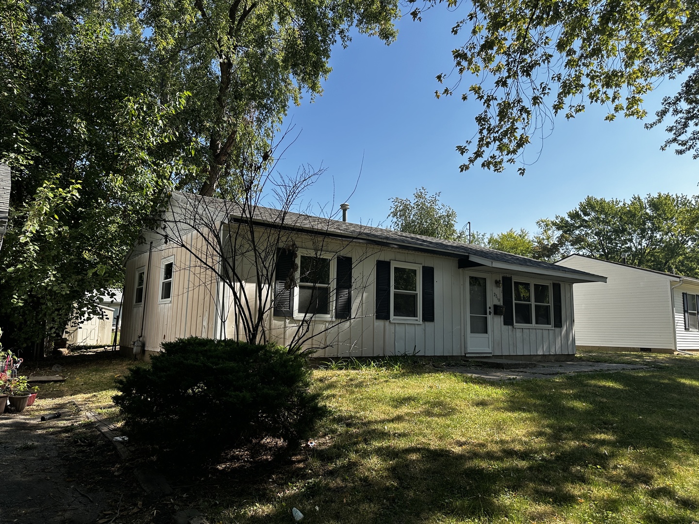 2710 E Illinois Street