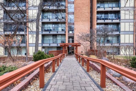 Photo of 6010 Oakwood Drive #3B, Lisle, IL 60532 (MLS # 12580772)