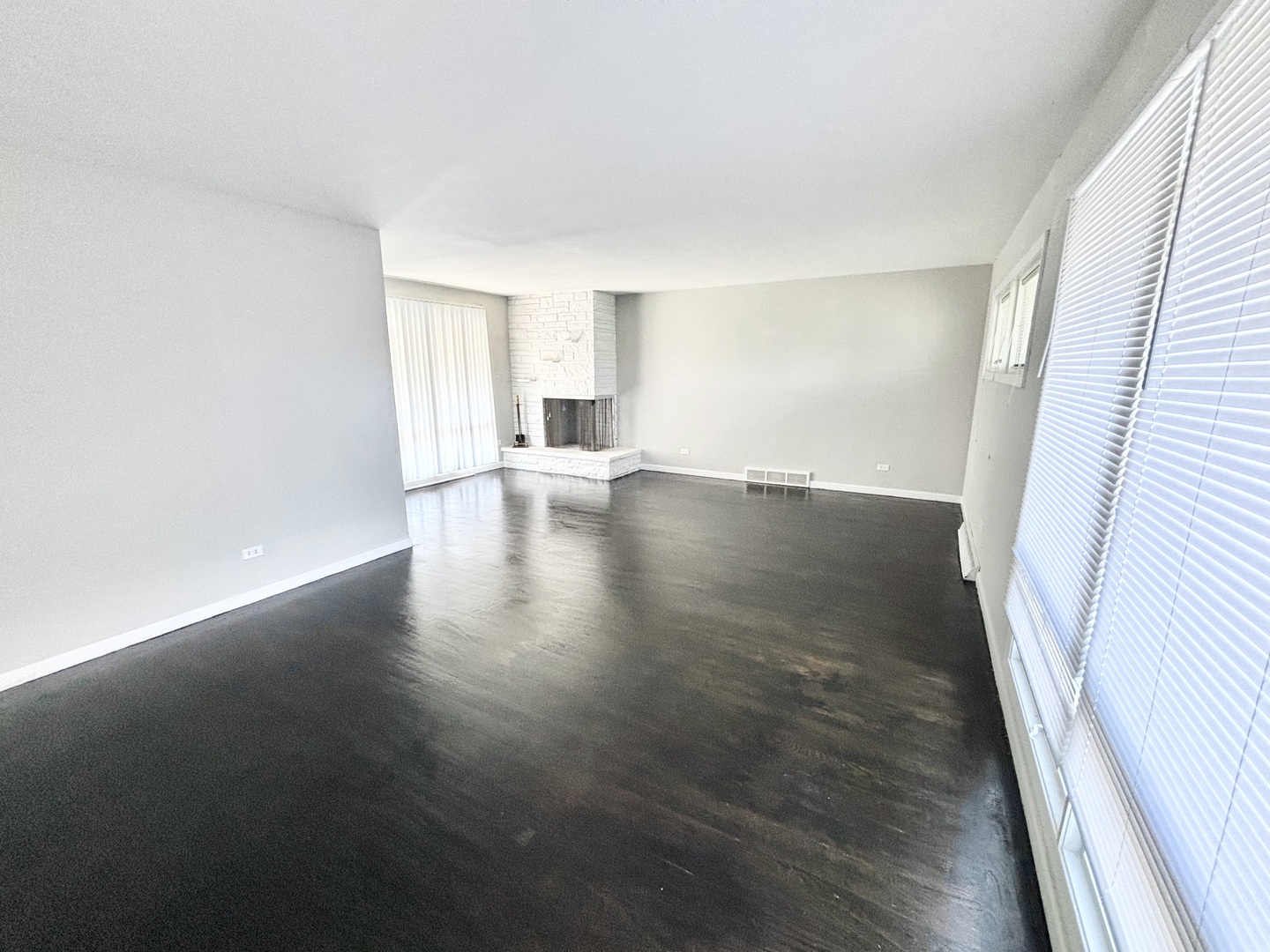 1044 S Leslie Lane