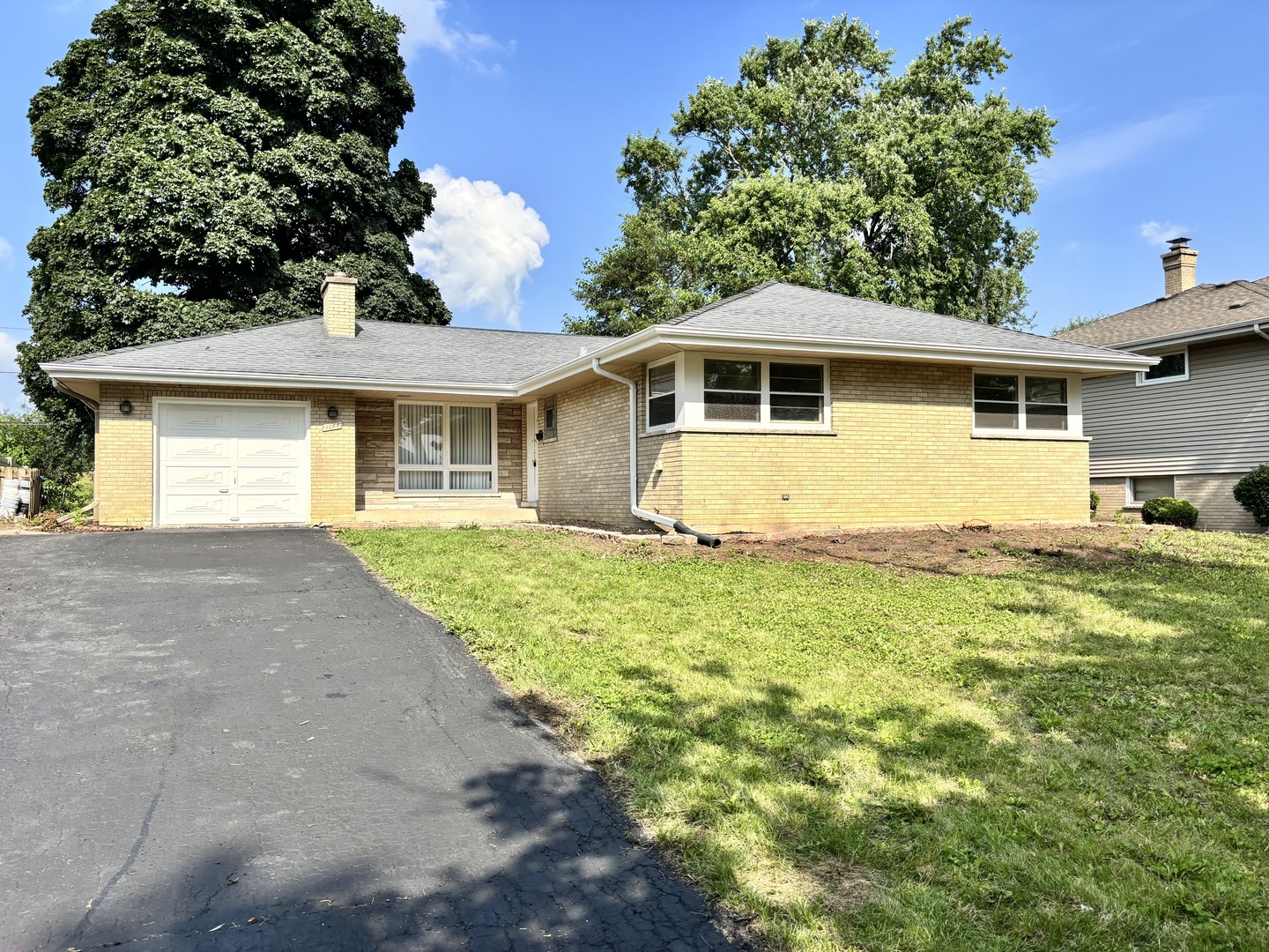 1044 S Leslie Lane