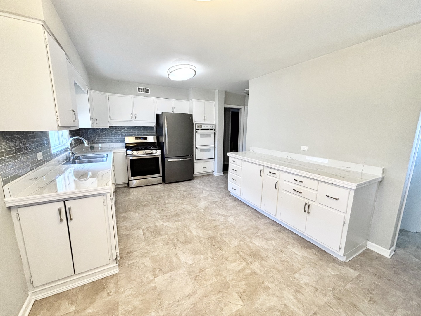 1044 S Leslie Lane