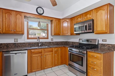 Tiny photo for 716 Sand Creek Drive, Carol Stream, IL 60188 (MLS # 12498318)