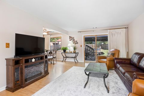 Tiny photo for 716 Sand Creek Drive, Carol Stream, IL 60188 (MLS # 12498318)