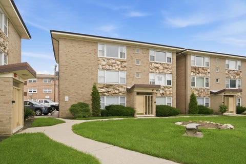 Photo of 3170 W Meadow Lane #23, Merrionette Park, IL 60803 (MLS # 12756544)