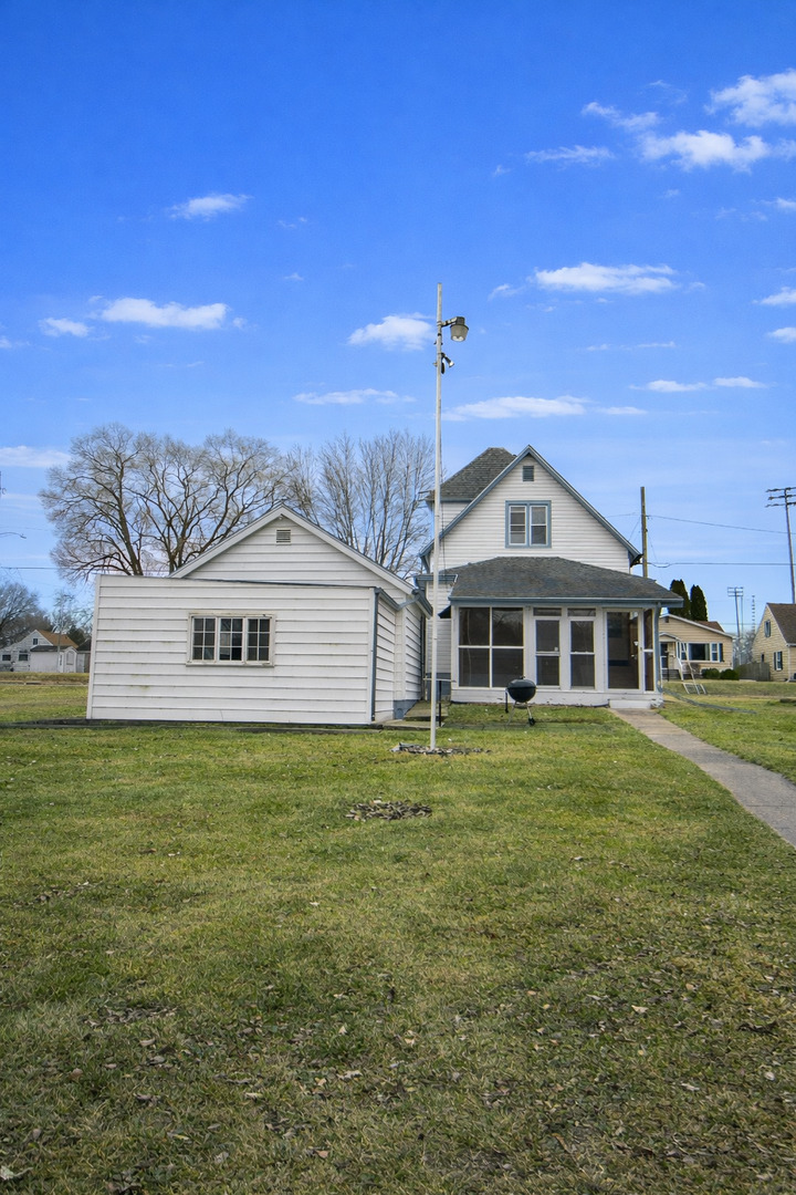 1903 W First Street