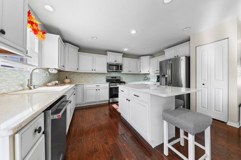 Tiny photo for 2102 Knightsbridge Lane, New Lenox, IL 60451 (MLS # 12592975)