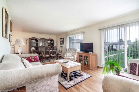 Tiny photo for 9209 Potter Road #2F, Des Plaines, IL 60016 (MLS # 12501238)