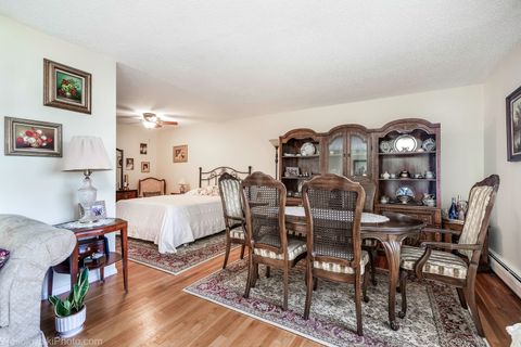 Tiny photo for 9209 Potter Road #2F, Des Plaines, IL 60016 (MLS # 12501238)