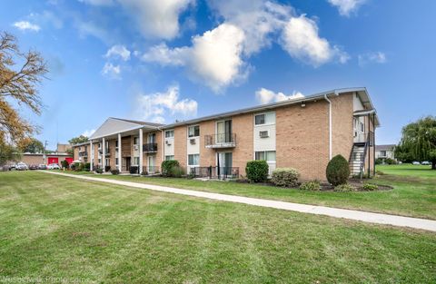 Tiny photo for 9209 Potter Road #2F, Des Plaines, IL 60016 (MLS # 12501238)