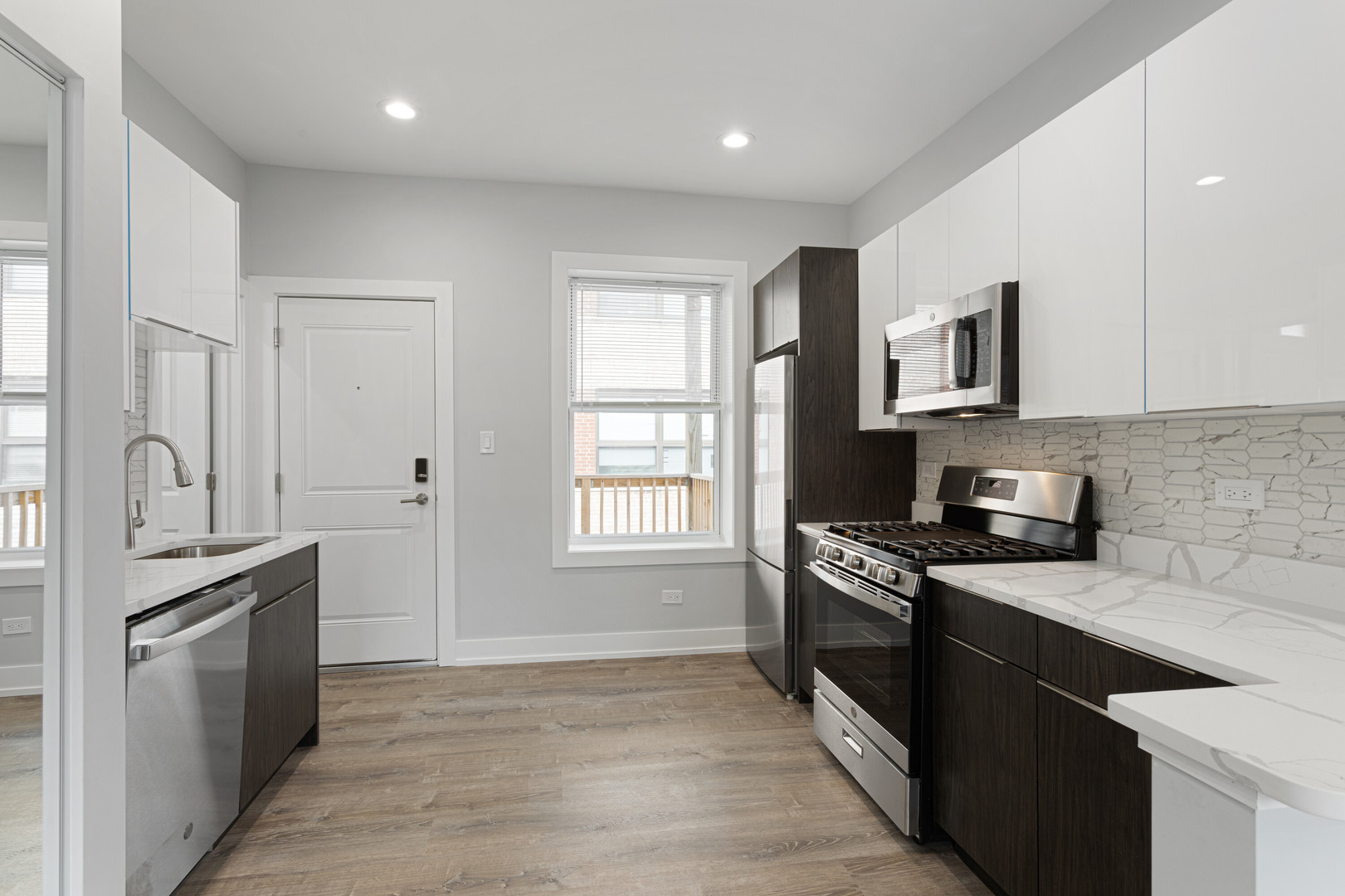 7425 N Clark Street 3