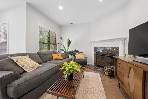 Tiny photo for 6348 N Magnolia Avenue #3, Chicago, IL 60660 (MLS # 12648865)