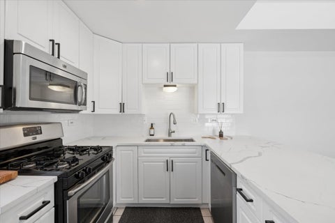 Tiny photo for 6348 N Magnolia Avenue #3, Chicago, IL 60660 (MLS # 12648865)