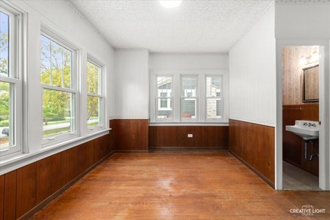 Tiny photo for 516 E Willow Avenue, Wheaton, IL 60187 (MLS # 12493565)