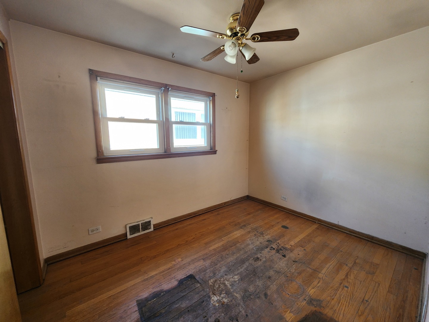 5711 S Mayfield Avenue