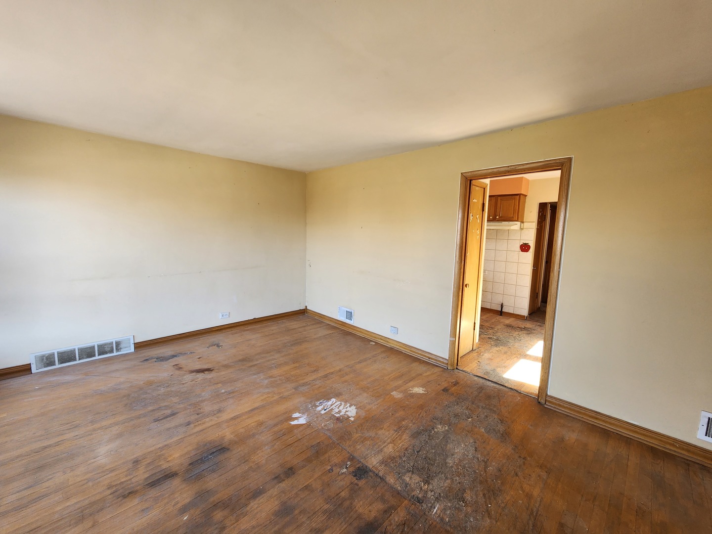 5711 S Mayfield Avenue