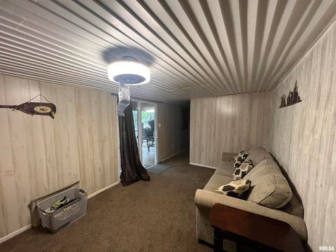 Tiny photo for 4 VICTORY Lane, Marion, IL 62959 (MLS # EB460286)