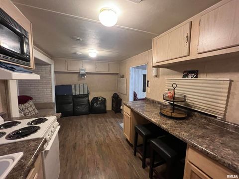 Tiny photo for 4 VICTORY Lane, Marion, IL 62959 (MLS # EB460286)