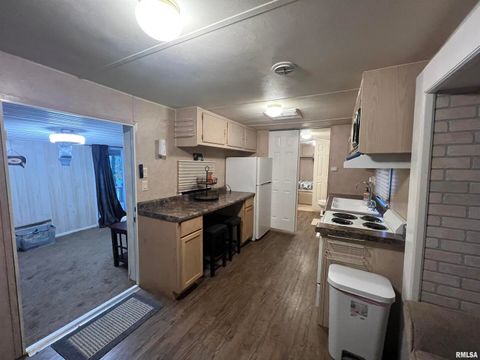 Tiny photo for 4 VICTORY Lane, Marion, IL 62959 (MLS # EB460286)