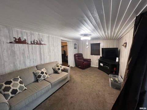 Tiny photo for 4 VICTORY Lane, Marion, IL 62959 (MLS # EB460286)