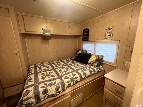 Tiny photo for 4 VICTORY Lane, Marion, IL 62959 (MLS # EB460286)