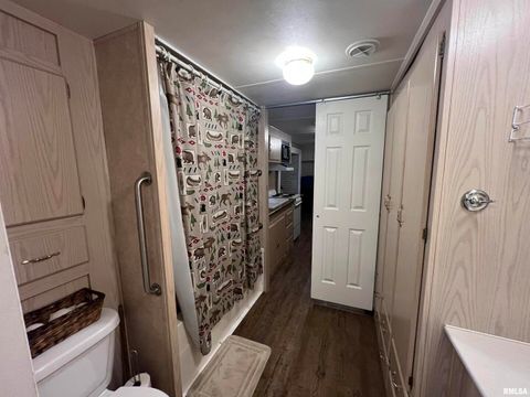 Tiny photo for 4 VICTORY Lane, Marion, IL 62959 (MLS # EB460286)