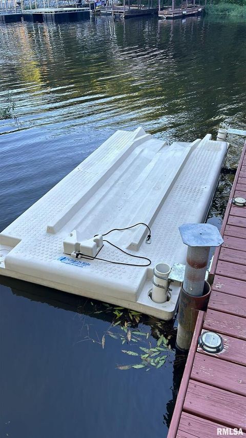 Tiny photo for 4 VICTORY Lane, Marion, IL 62959 (MLS # EB460286)