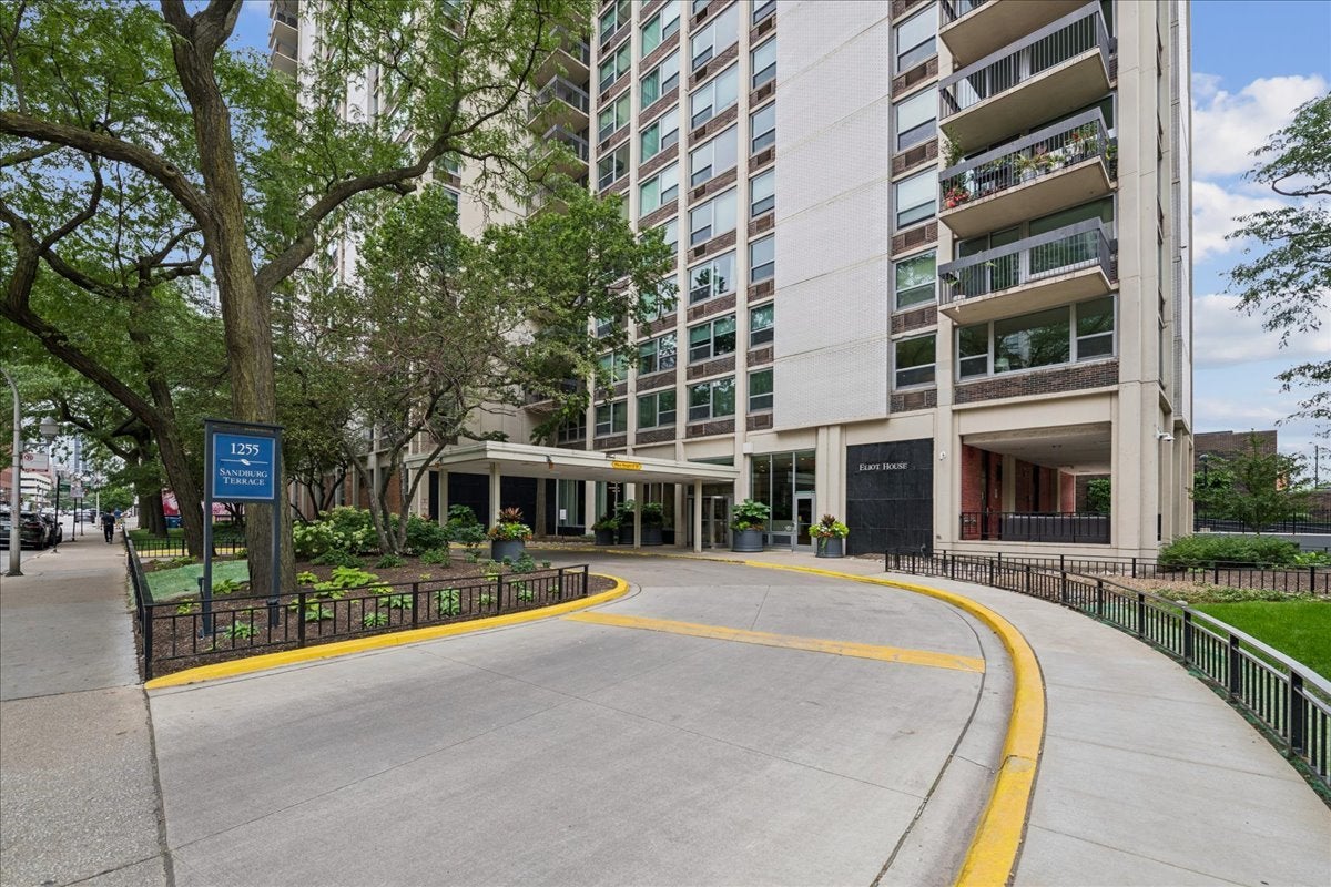 1255 N Sandburg Terrace 1508
