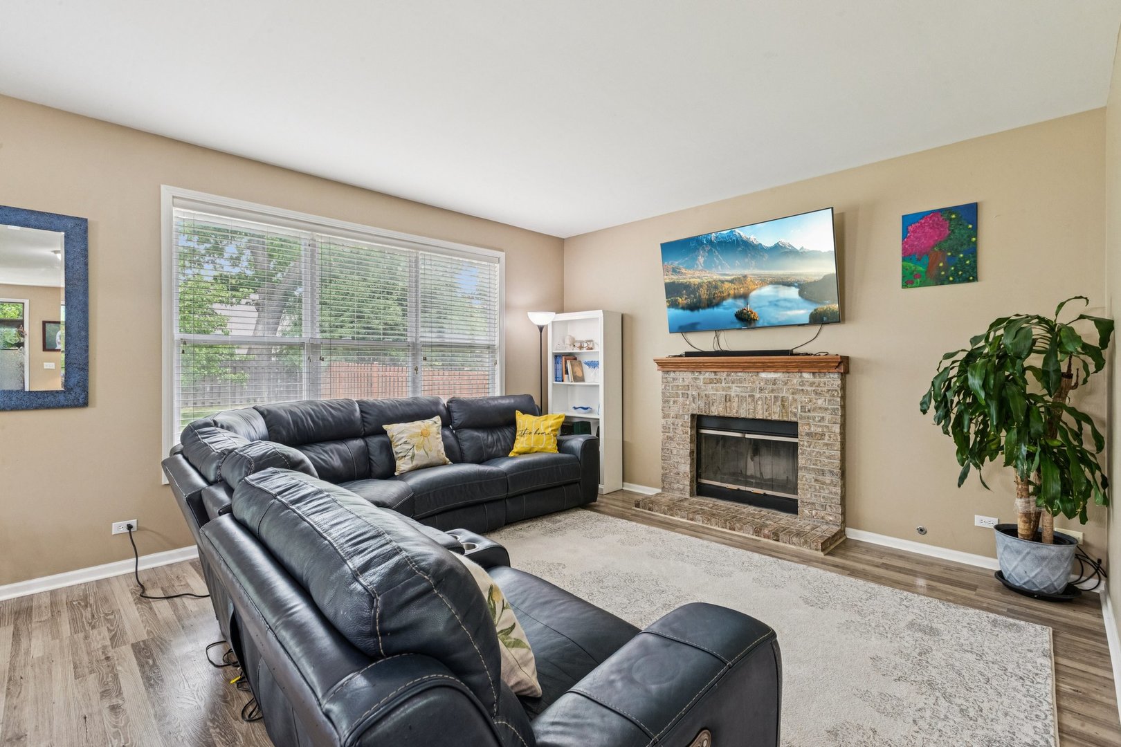 1885 W Greenleaf Court
