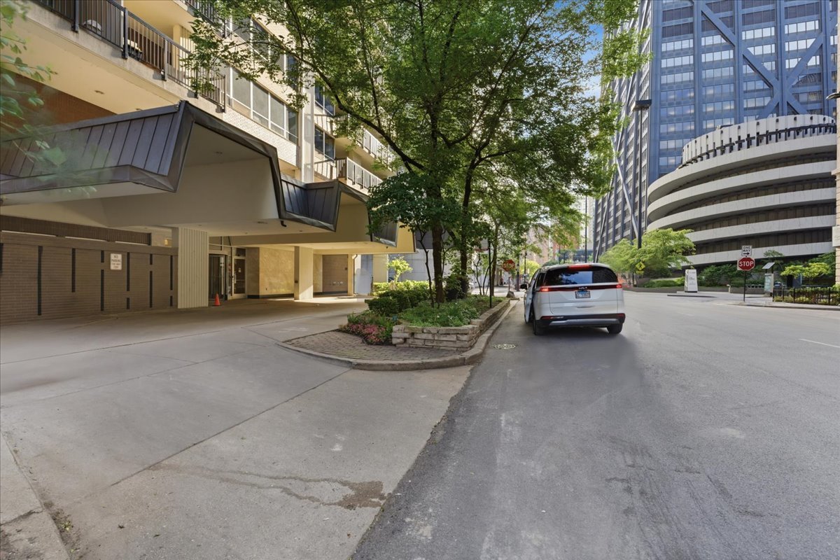 201 E Chestnut Street 11E