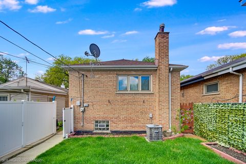 Tiny photo for 5609 S Monitor Avenue, Chicago, IL 60638 (MLS # 12633566)