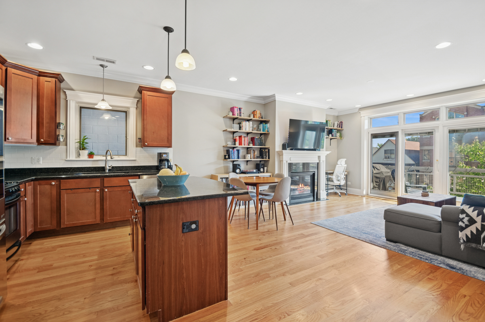 2250 W Foster Avenue 2E